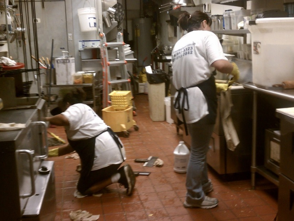 Pembersihan Restoran